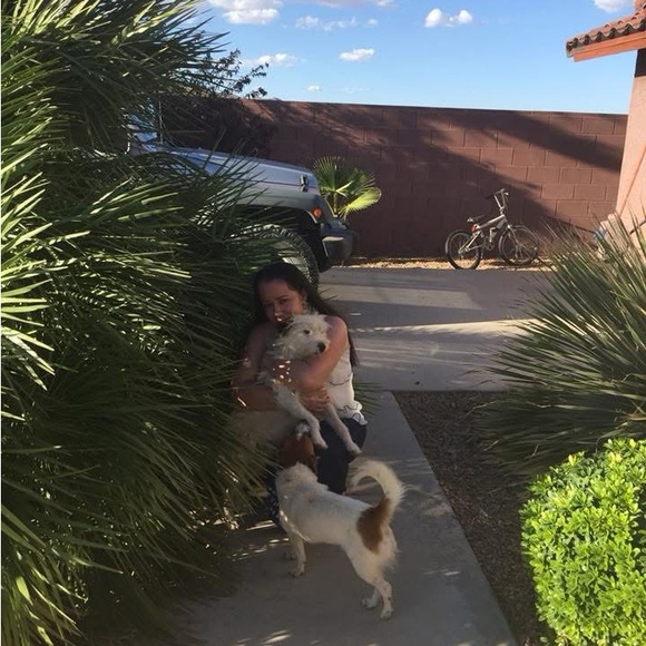 Meet your Posher, Tania - Picture 2 of 5